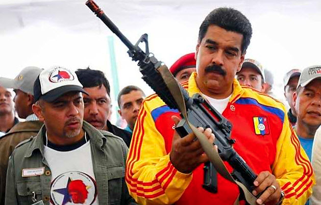 Akár fegyverrel is megvédené elnöki hivatalát Nicolas Maduro