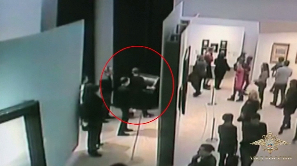 A biztonsági őrök szeme láttára loptak el egy festményt