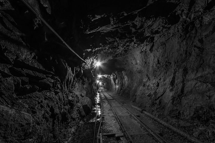 Kilenc bányászt keresnek egy bányaomlás után