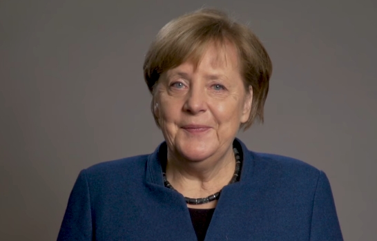 Merkel befejezi a facebookozást