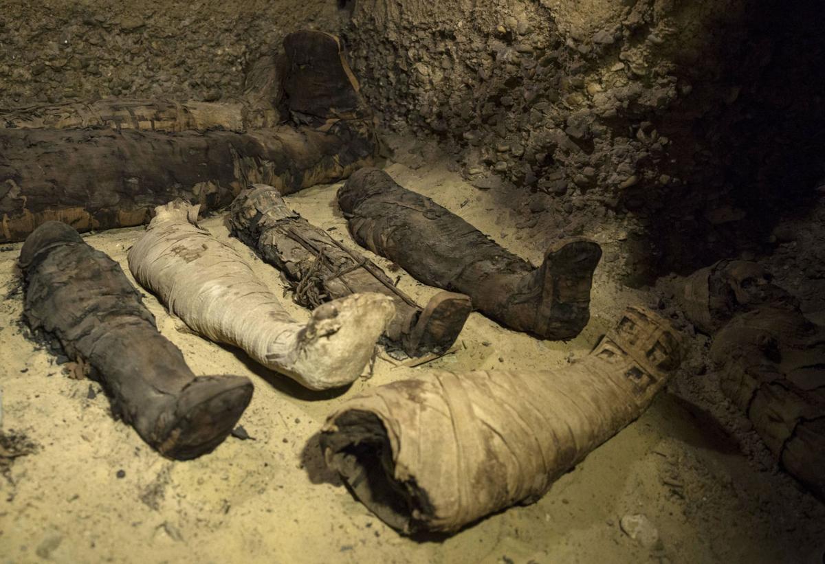 Negyven múmia került elő egy sírkamrából