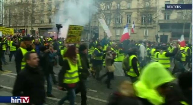 Megint bevetették a könnygázt Párizsban