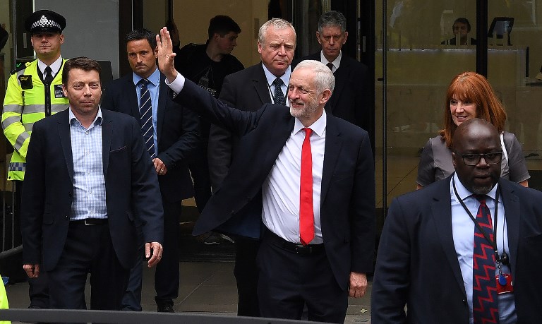 Hét képviselő lép ki Corbyn pártjából