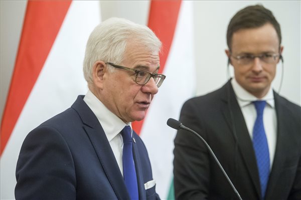 Szijjártó: A brüsszeli bürokrácia bosszúhadjáratot folytat Magyarország és Lengyelország ellen