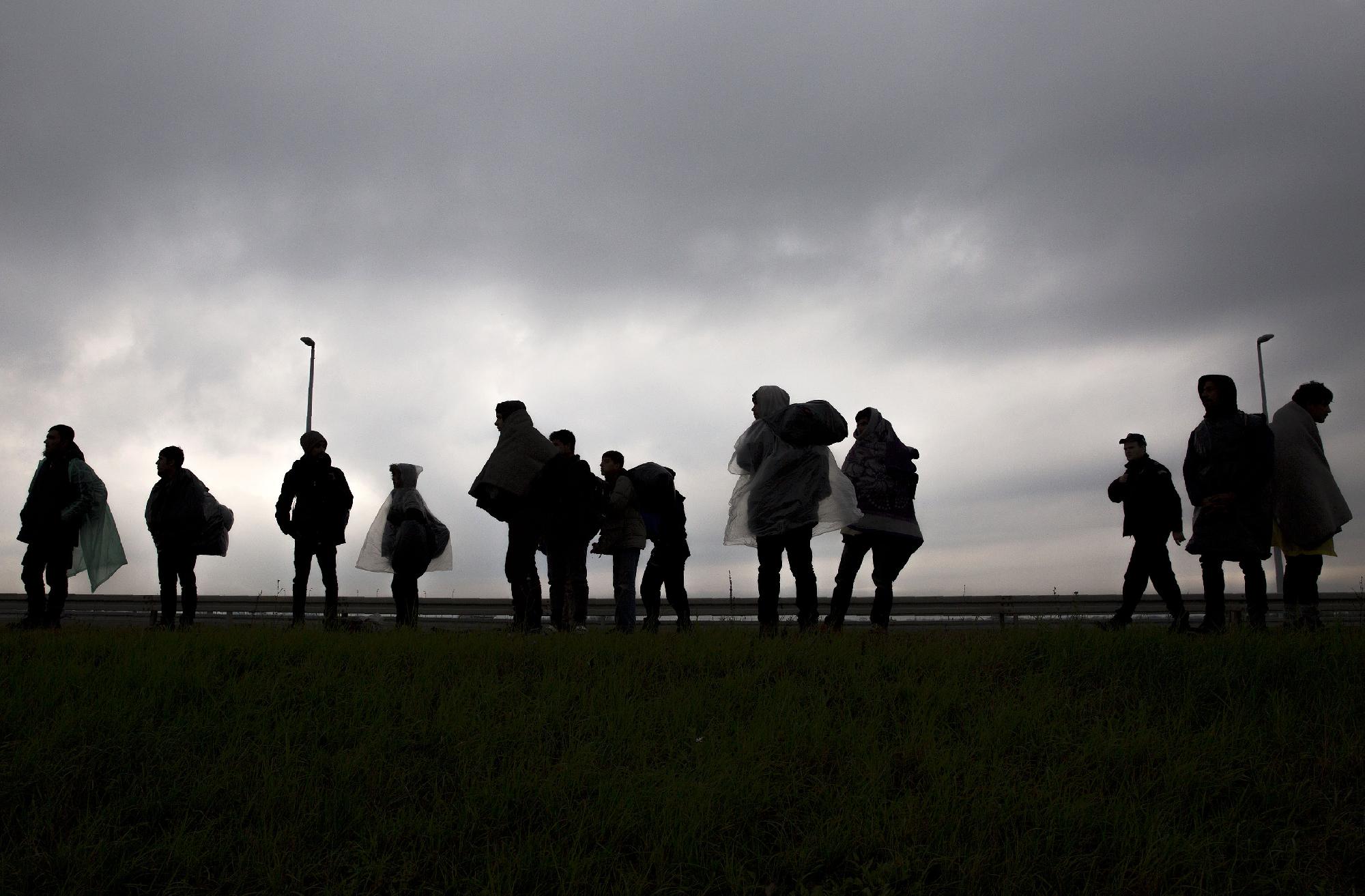 Több mint száz határsértőt és két embercsempészt fogtak el Bács-Kiskunban egy nap alatt