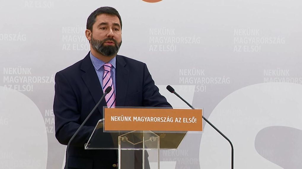Hidvéghi: A vita a bevándorlásról szól, amelyben a Fidesz nem enged