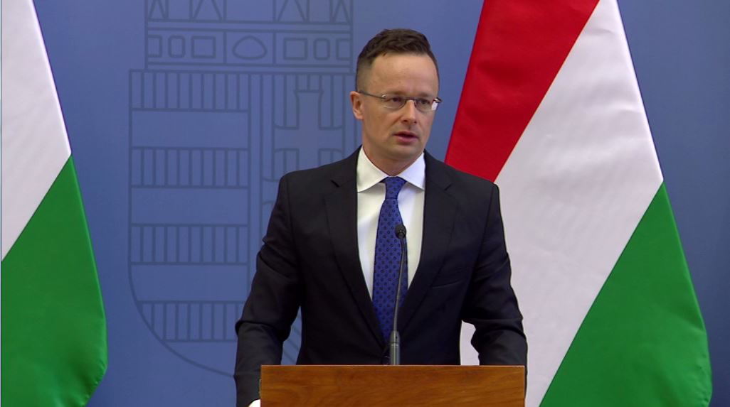 Szijjártó: A magyar közösségek jogait semmilyen nyomás hatására nem áldozzuk fel