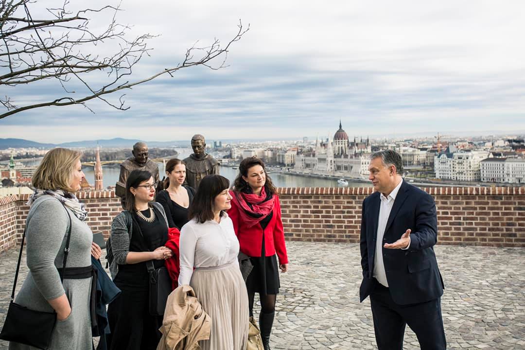 Újságírónőkkel találkozott Orbán Viktor