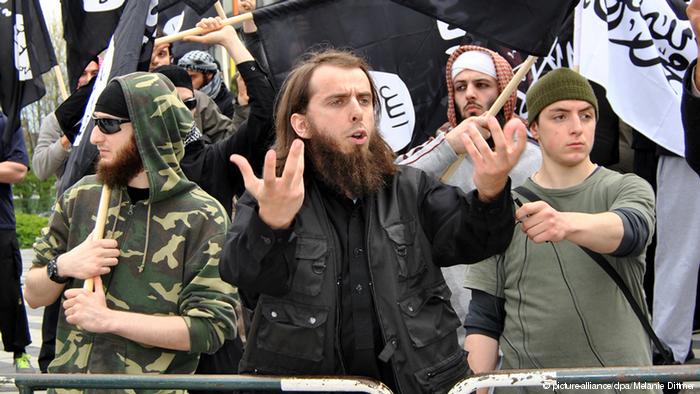 Spiegel: Mintegy hatvan német dzsihadistát tartanak fogva Szíriában