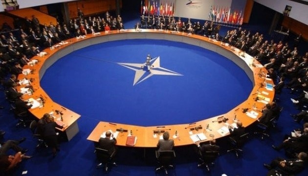 A NATO tanácskozásán Washington a tagállamok védelmi kiadásainak növelésére összpontosít