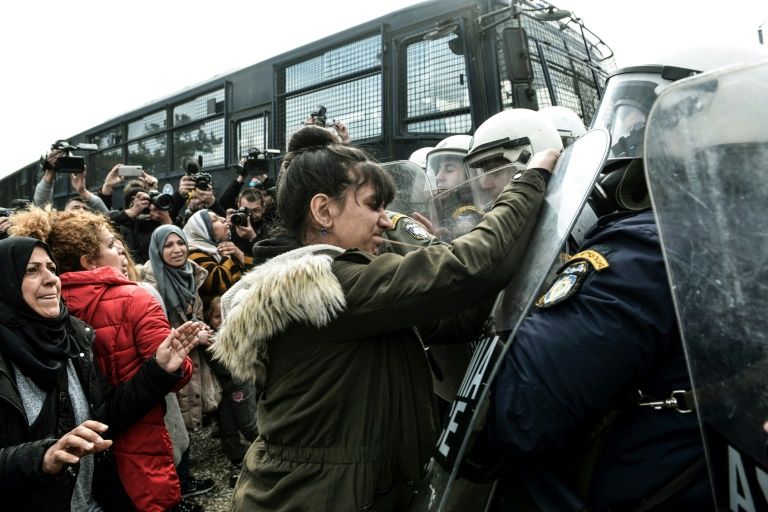 Összecsapások voltak a migránsok és rendőrök között Szalonikiben
