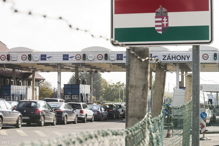 Nyolcvannyolc millió forint értékű csempészett cigarettát találtak egy kamionban Záhonynál