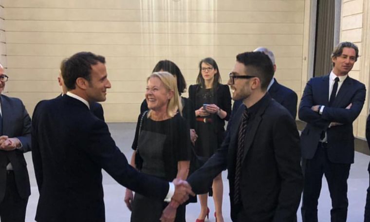 Mac­ron az el­nöki pa­lo­tá­ban fo­gadta So­rost