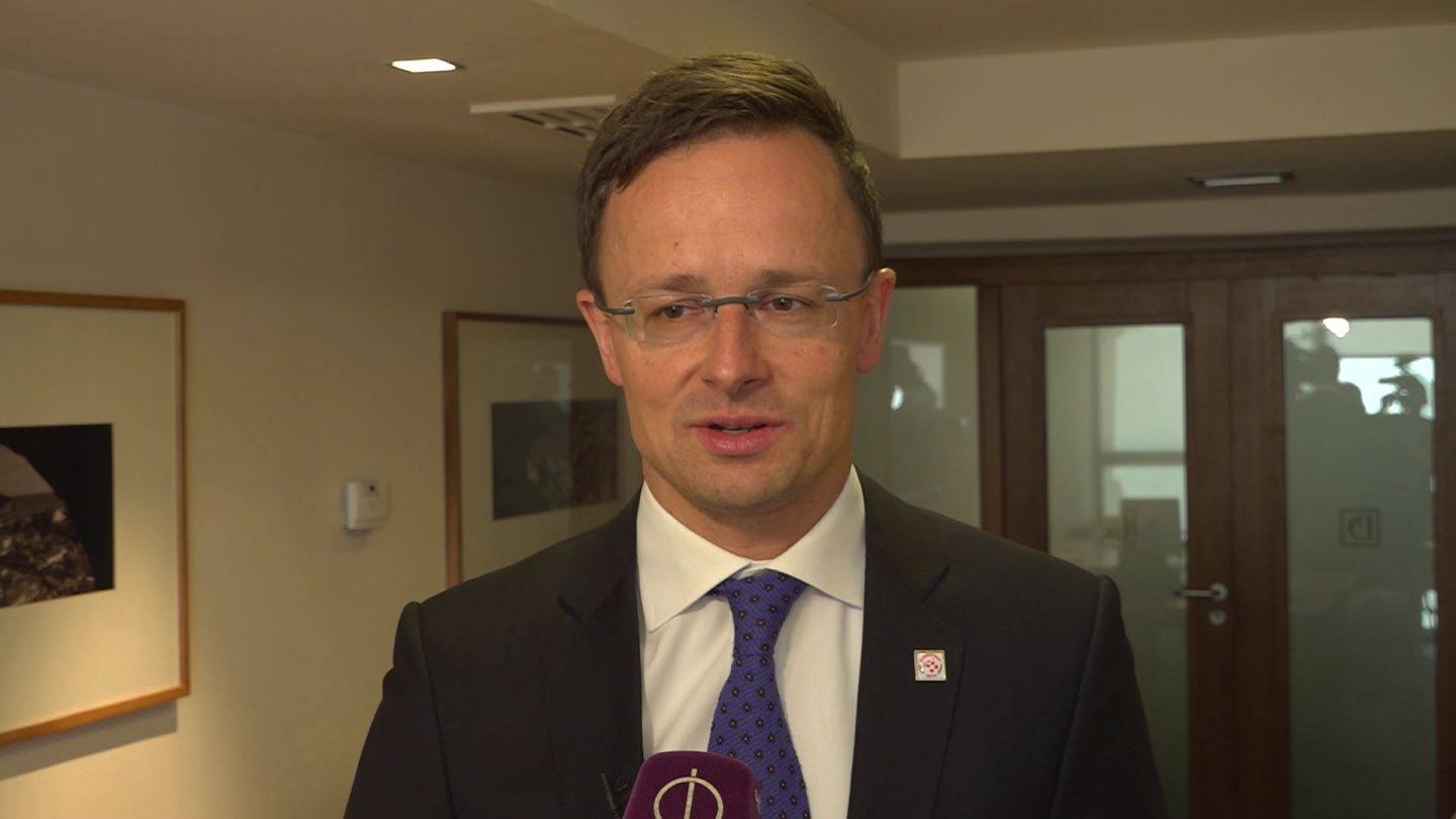 Szijjártó: Magyarország kész 25 százalékos tulajdonrészt vásárolni egy épülő horvát LNG-terminálban