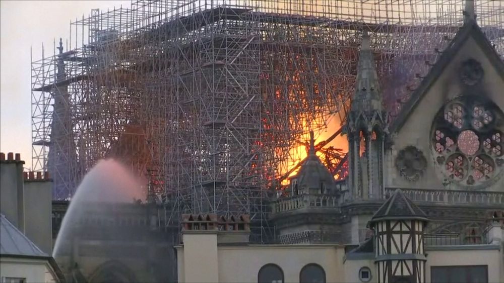 Sikerült megmenteni a Notre Dame szerkezetét a teljes pusztulástól