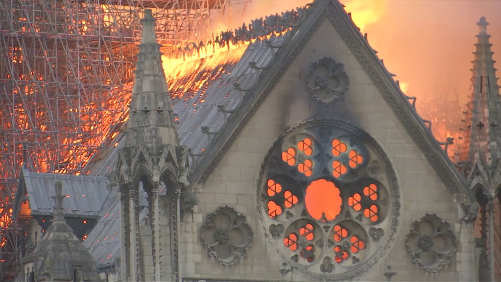 Az egész világ tragédiája a Notre-Dame-i tűzvész