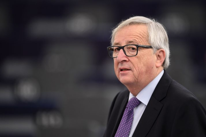 Juncker üzent a magyar miniszterelnöknek