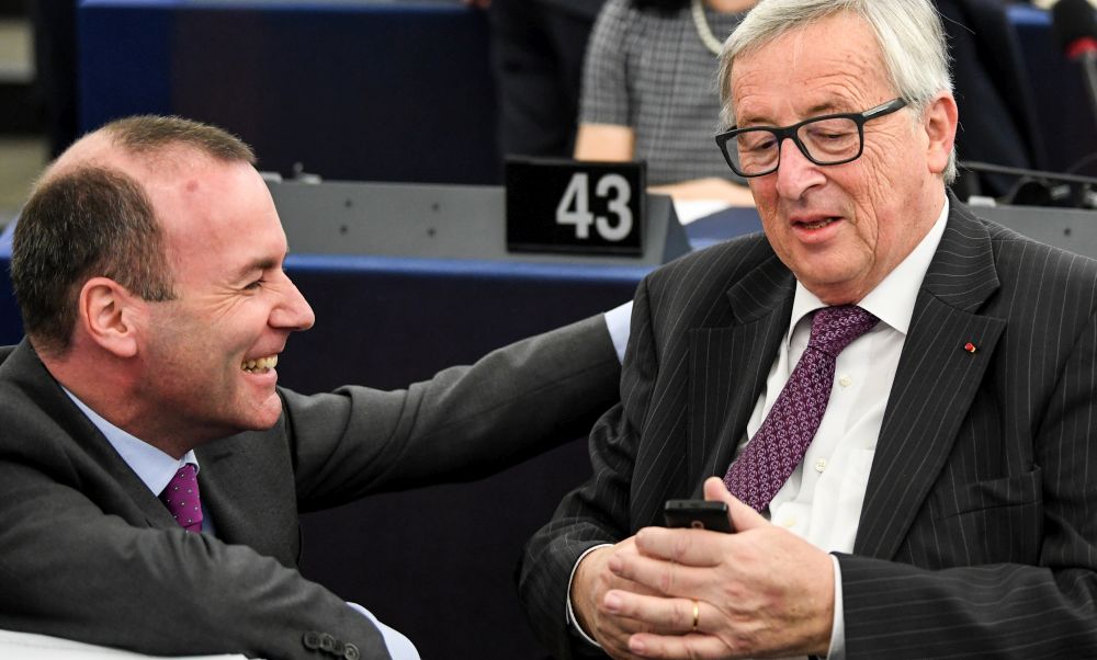 Weber harcolna a nacionalisták ellen, Juncker “visszelőne” Orbánra