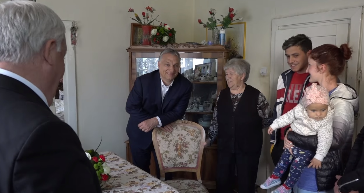 Orbán Vik­tor csa­lád­lá­to­ga­tá­son