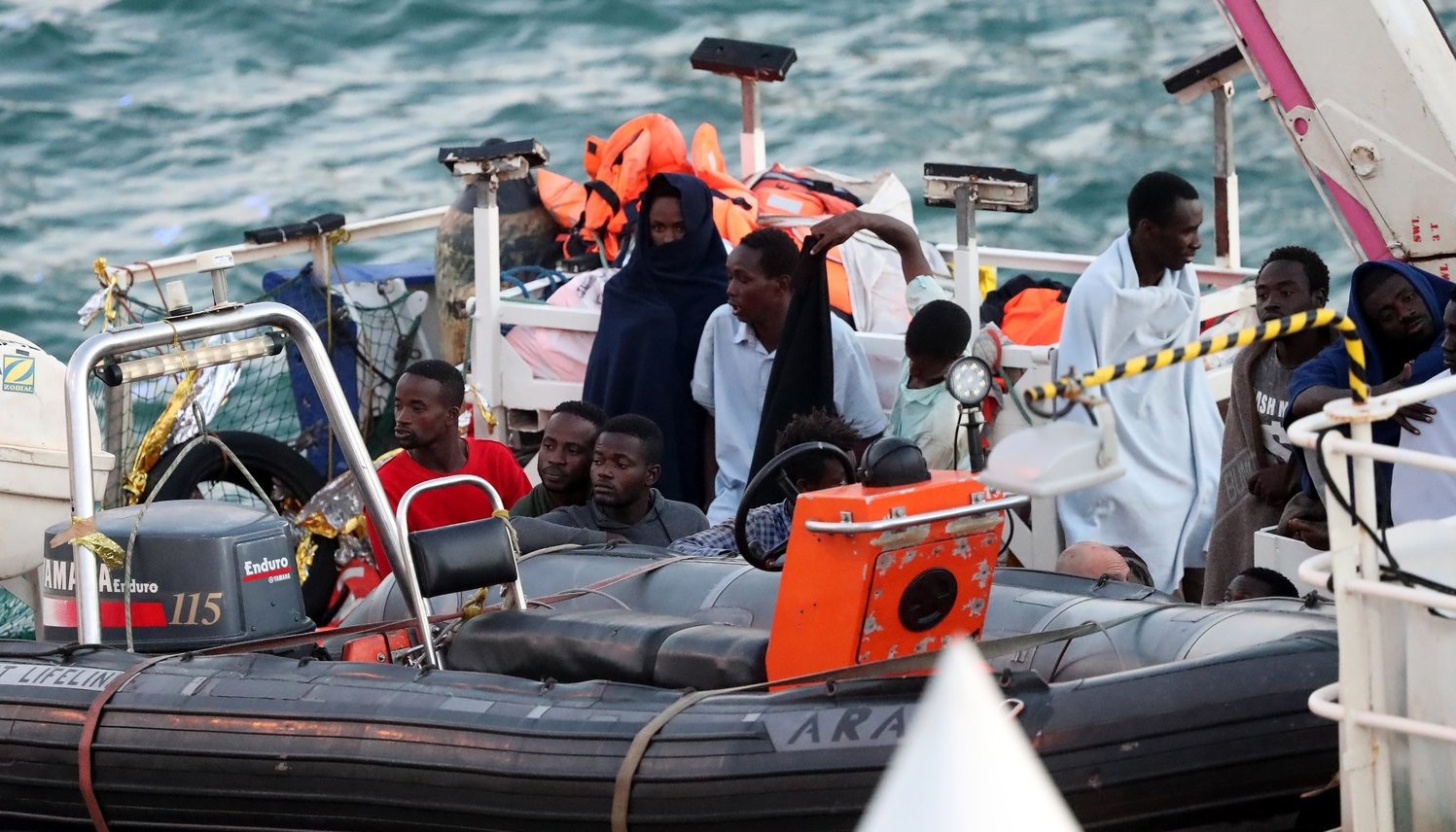Nyolcvanöt embert mentettek ki egy bajbajutott hajóból Málta partjainál