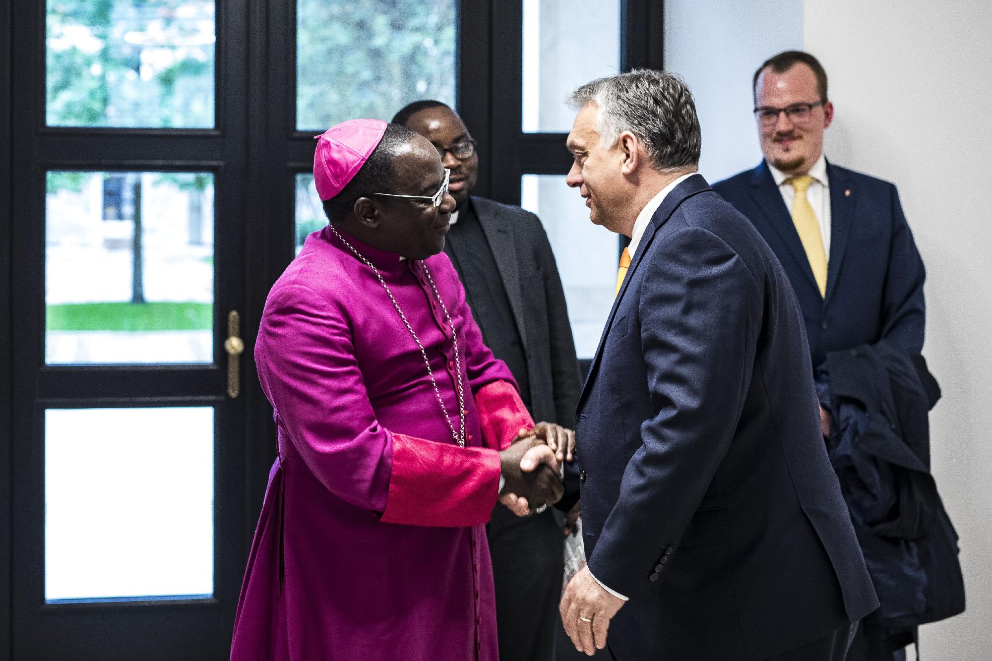 Orbán Viktor nigériai keresztény vezetőkkel tárgyalt