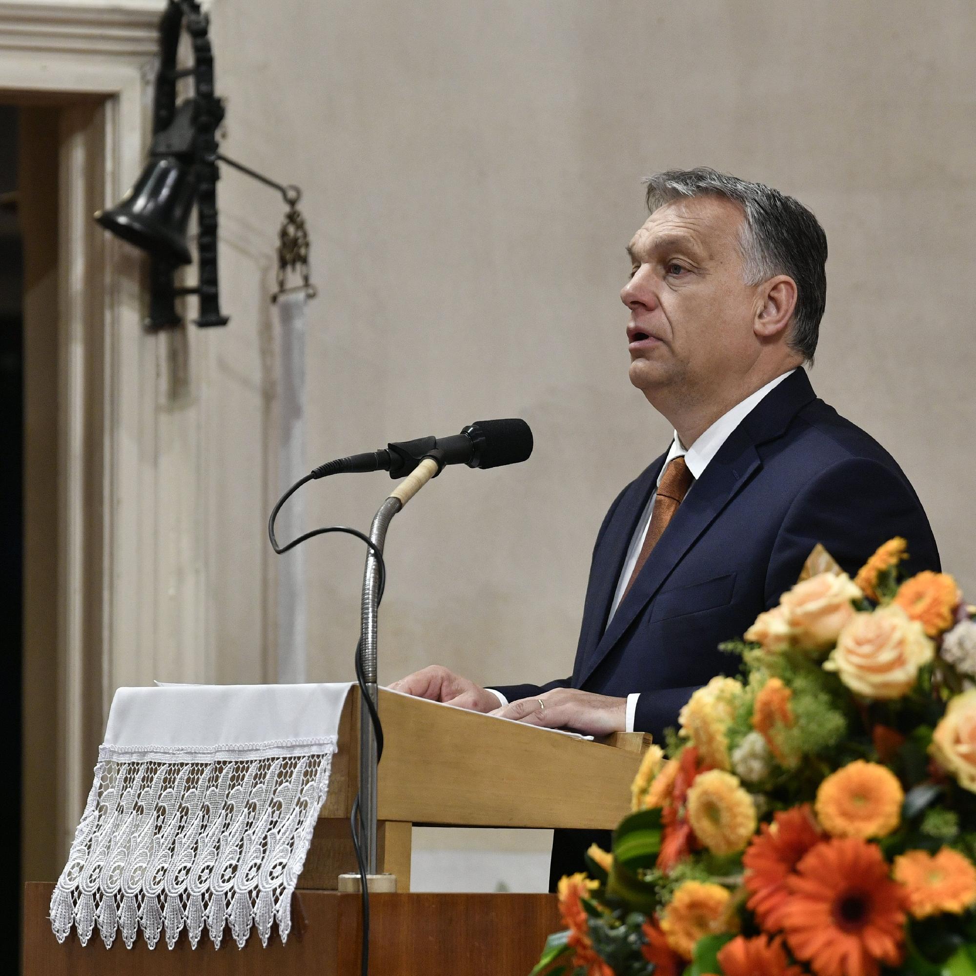 Orbán: Védenünk kell a keresztény hitből kinőtt életformát