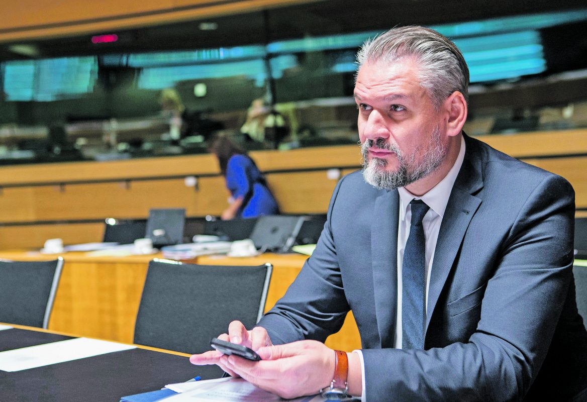 Takács Szabolcs: A választás a migrációpárti és a migrációellenes oldal harcát hozza 