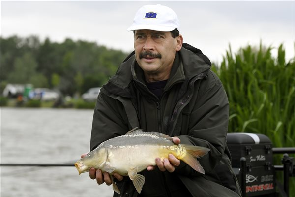 Áder János: A horgászat a legtöbb embert vonzó szabadidős sport hazánkban