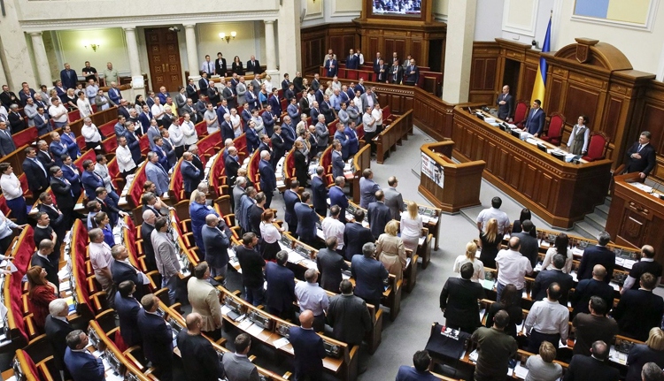 Hatályba lépett az ukrán elnök rendelete a parlament feloszlatásáról