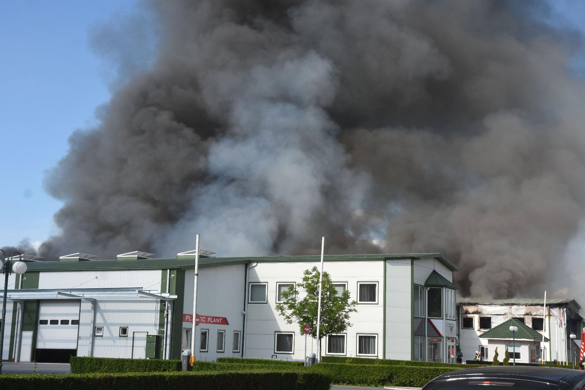 Eloltották a jászladányi gumi- és műanyaggyártó üzemben keletkezett tüzet