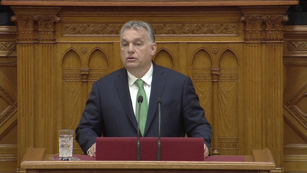 Orbán Viktor gazdaságvédelmi akciótervet terjeszt a Ház elé