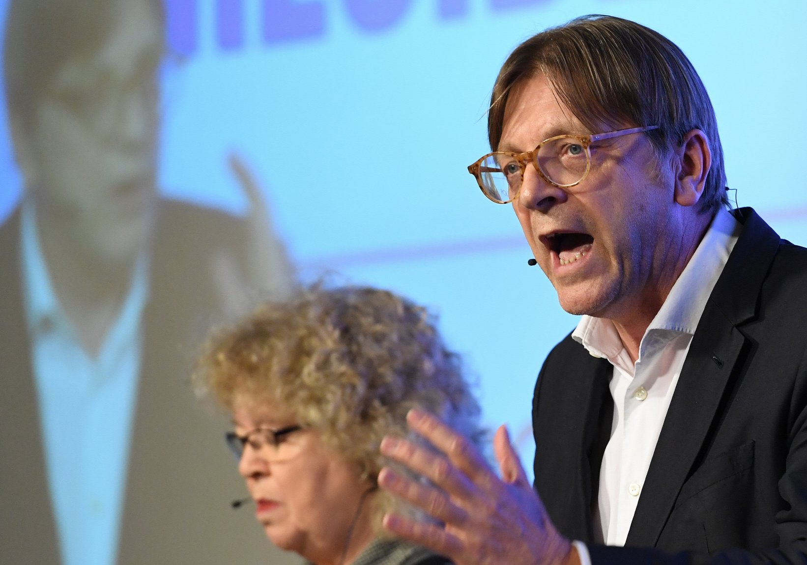 Guy Verhofstadt hatalmasat bukott Belgiumban