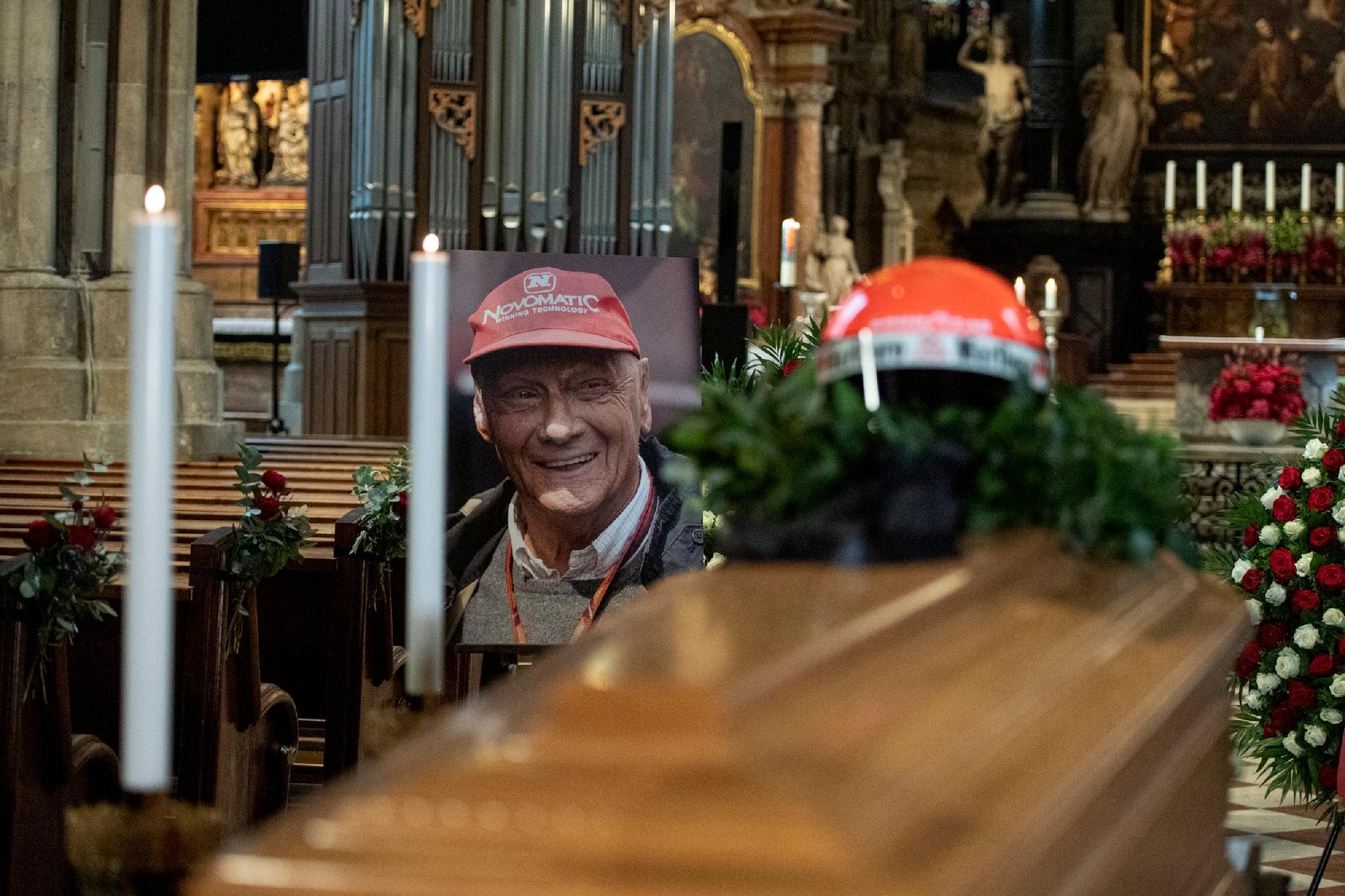 Több ezren kísérték utolsó útjára Niki Laudát