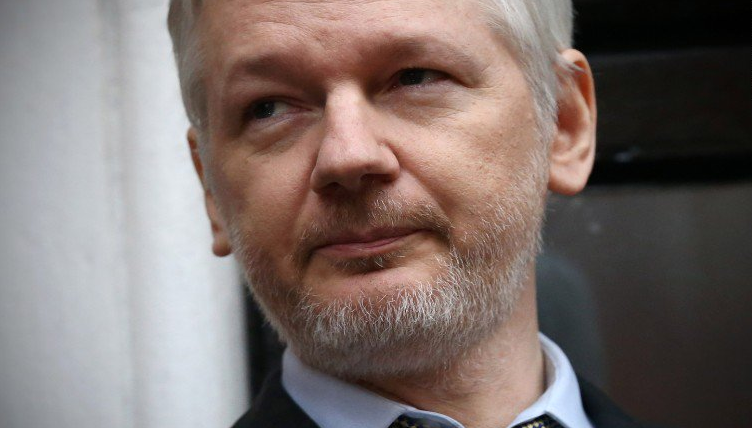 Egy svédországi bíróság elutasította az Assange őrizetbe vételére vonatkozó kérelmet