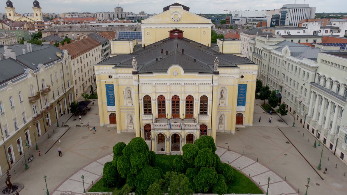 A Nagyerdei Stadionba is beköltözik a debreceni Csokonai Színház