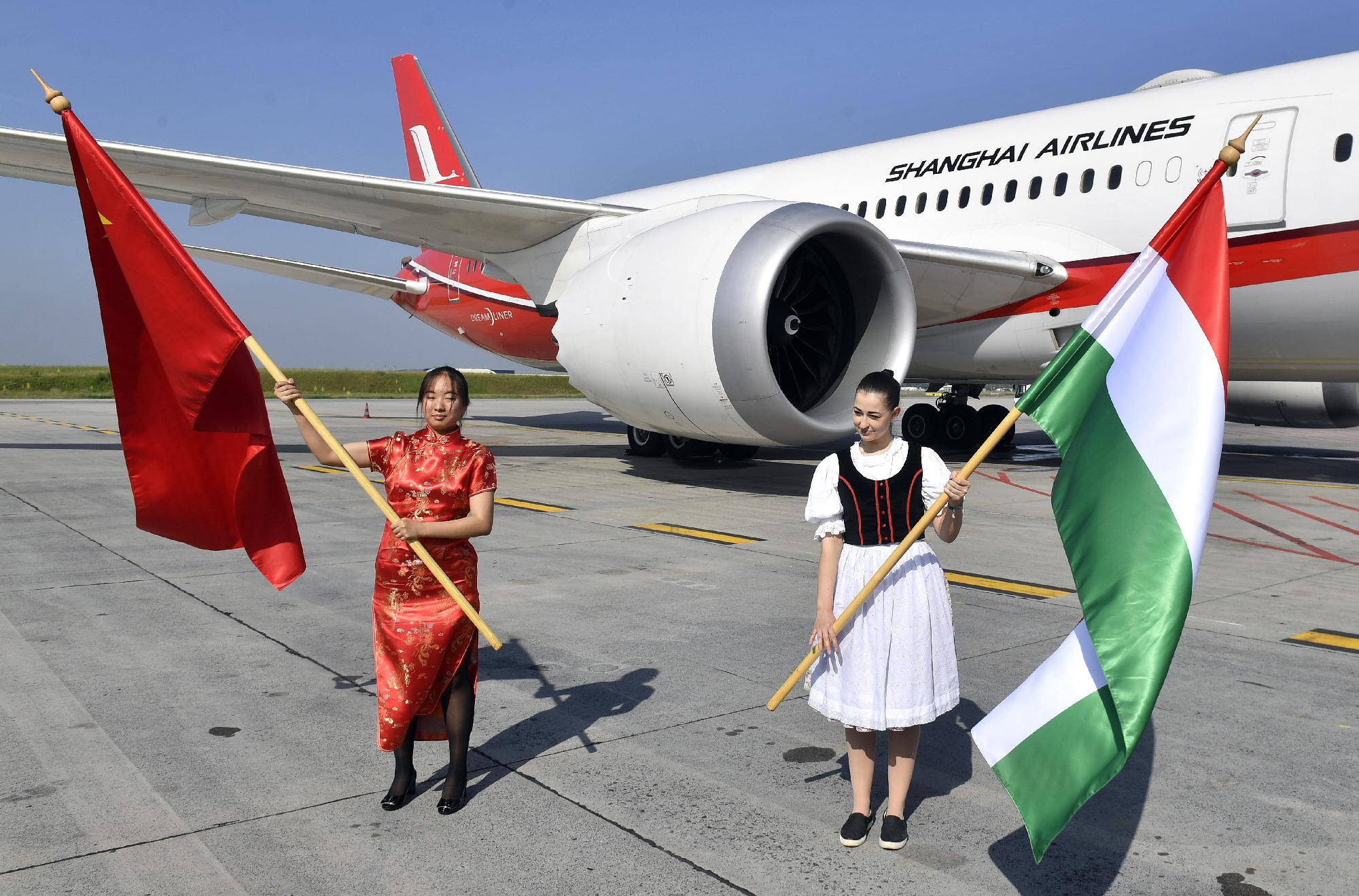 Megérkezett Budapestre a Shanghai Airlines első járata Kínából