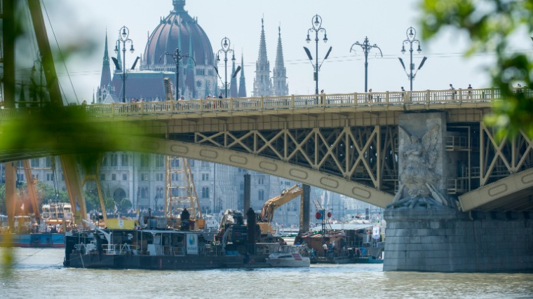 TEK: Valószínűleg csak az ünnepek után emelhetik ki a Hableány roncsait