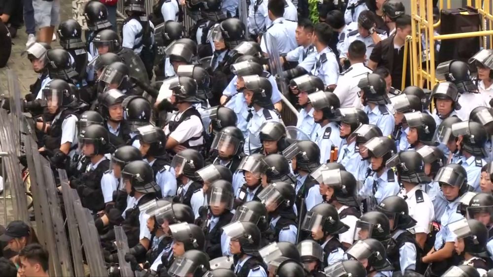 Felfüggesztették a törvényhozás munkáját Hongkongban
