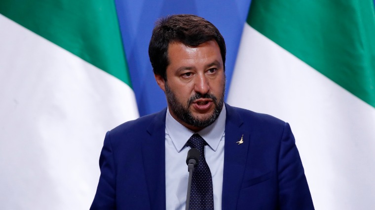 Salvini: Vissza kell vinni Líbiába a Földközi-tengeren kimentett migránsokat