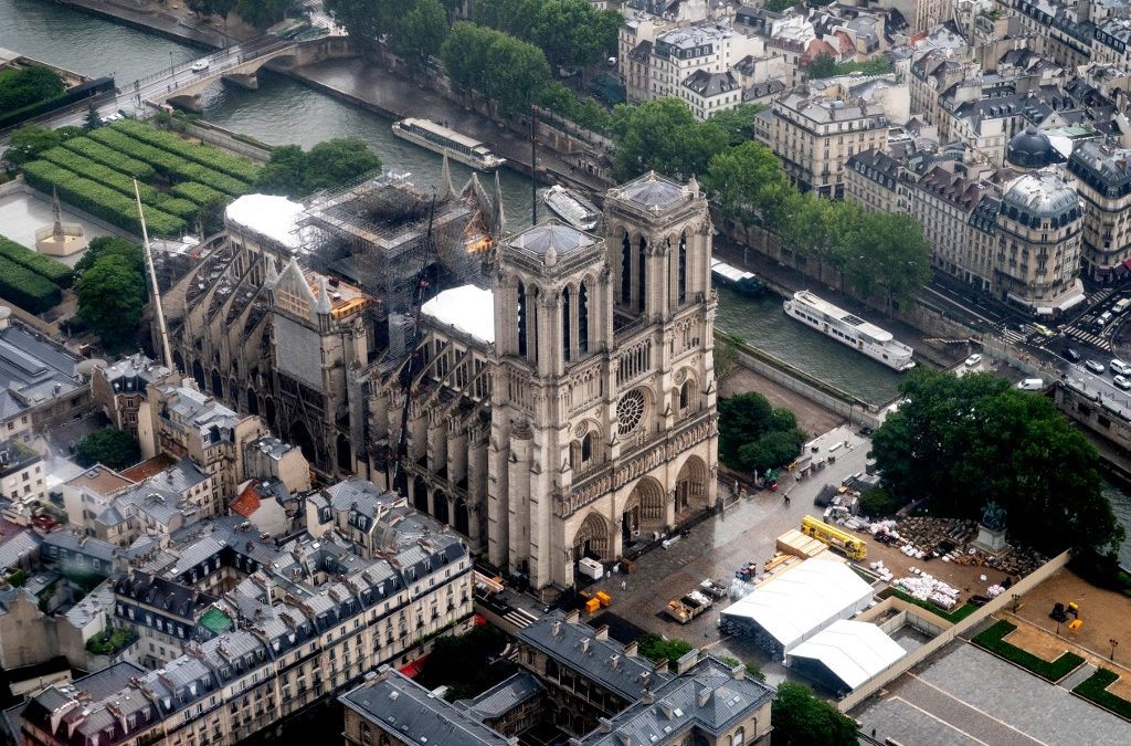 Szombaton megtartják az tűzvész utáni első misét a Notre-Dame-ban