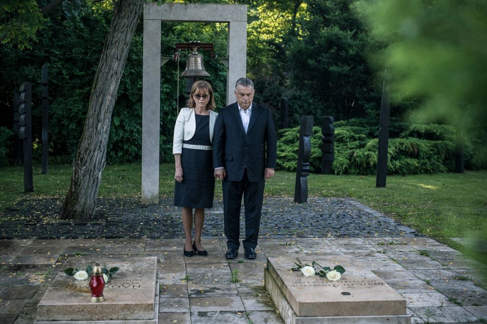 Orbán Viktor és Lévai Anikó meglátogatta Nagy Imre sírját