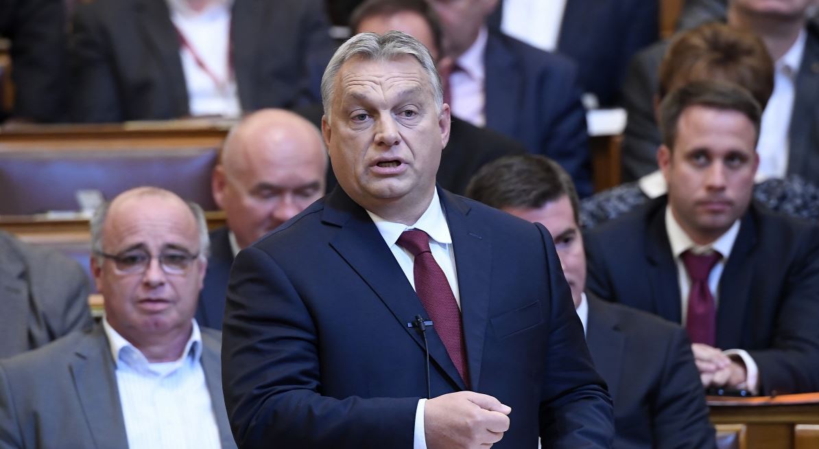 Orbán Viktor miniszterelnök válaszol az „azonnali kérdések”-re