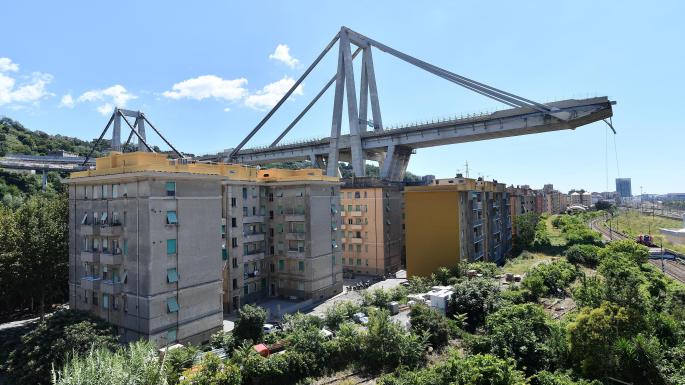 Felrobbantották a tavaly leomlott genovai híd csonk pilléreit