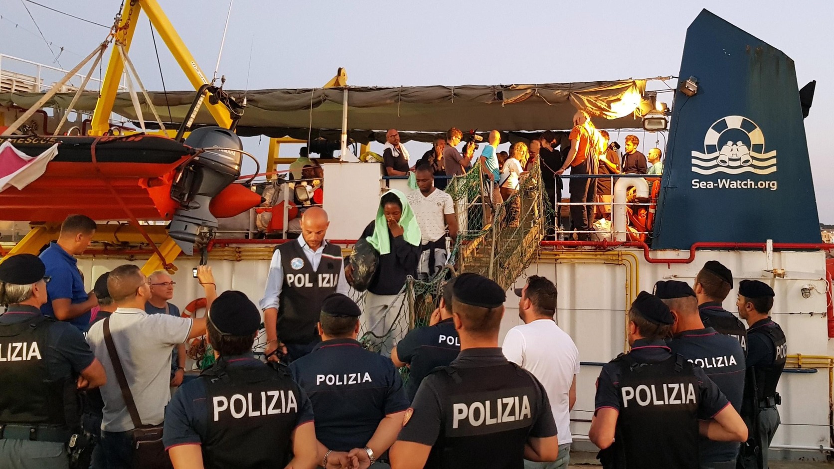 Sea-Watch szóvivője: Az olasz hatóságok nem tilthatják meg egy bajban levő hajó kikötését