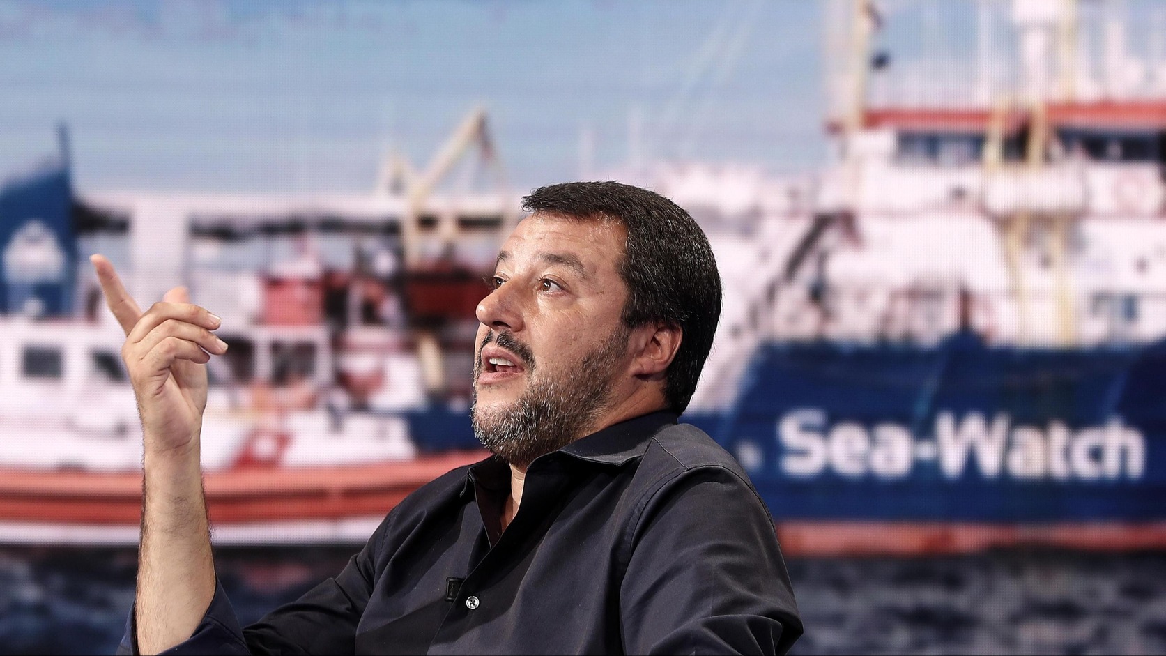 Olaszország haditengerészeti erőit is bevetné a migráció ellen