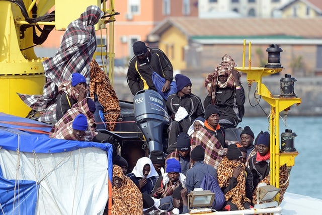 Rabszolgának viszi Olaszországba a migránsokat a maffia
