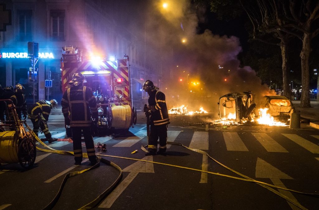 Őrjöngő muszlimok okoztak brutális károkat Londonban