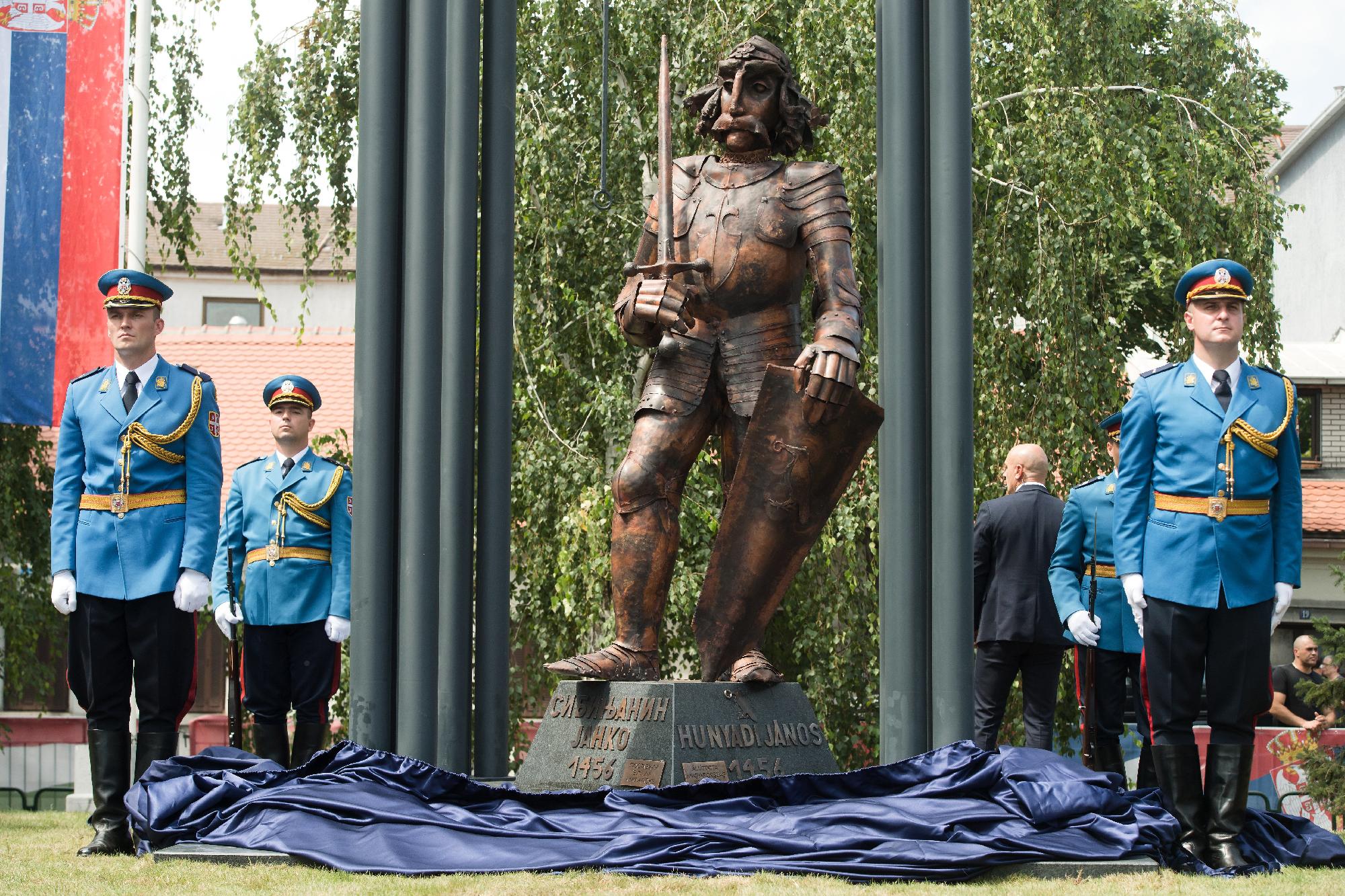 A magyar és a szerb államfő jelenlétében felavatták Hunyadi János zimonyi szobrát