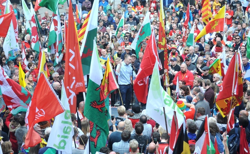 Walesi nacionalisták ezrei tüntettek a megállapodás nélküli Brexit ellen