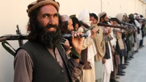 Az amerikai-tálib tárgyalások előrehaladtával az afgán elnök elutasítja a külföldi beavatkozást